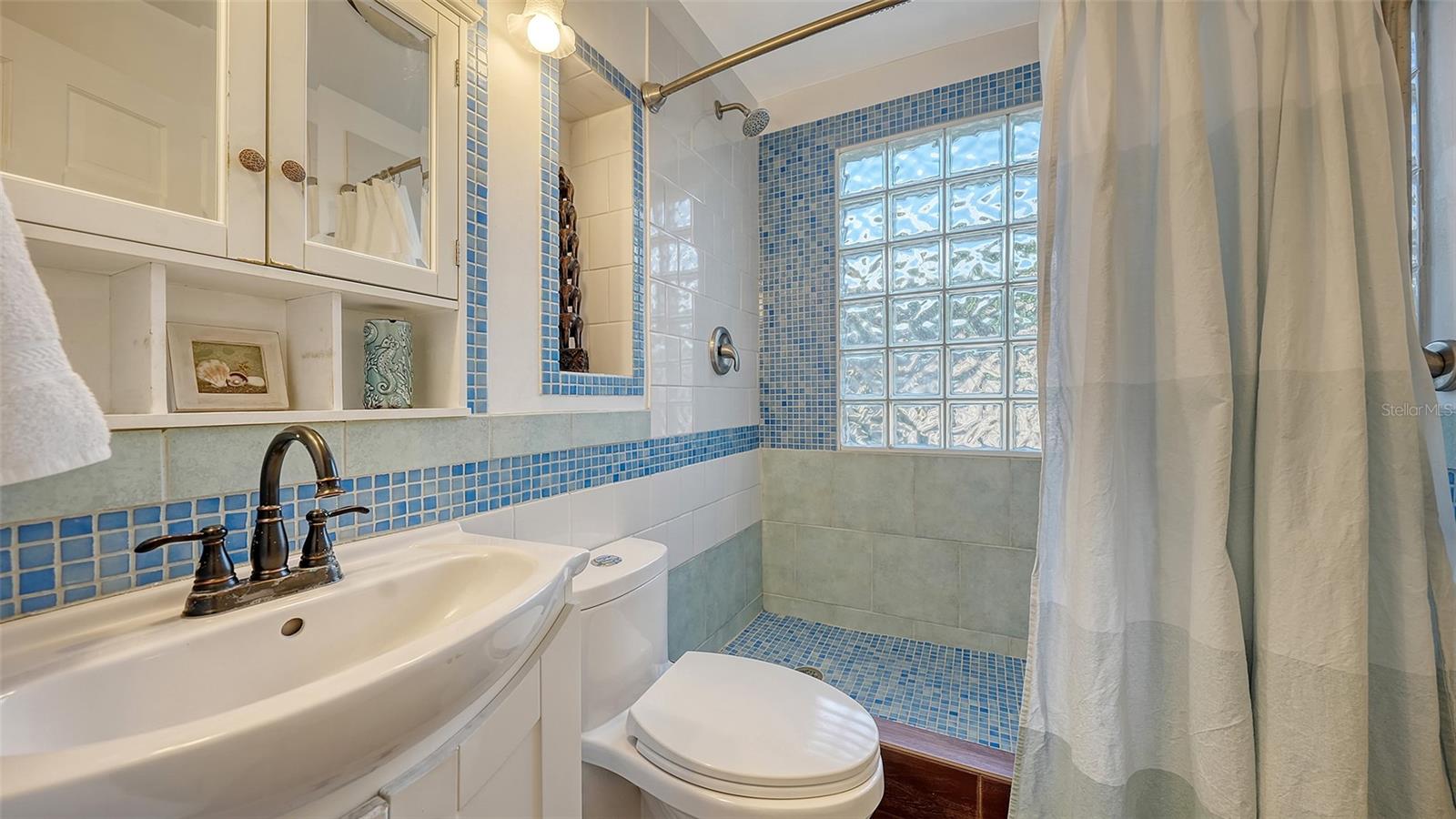 Image 11 of 48 For 521 & 523 Ohio Place