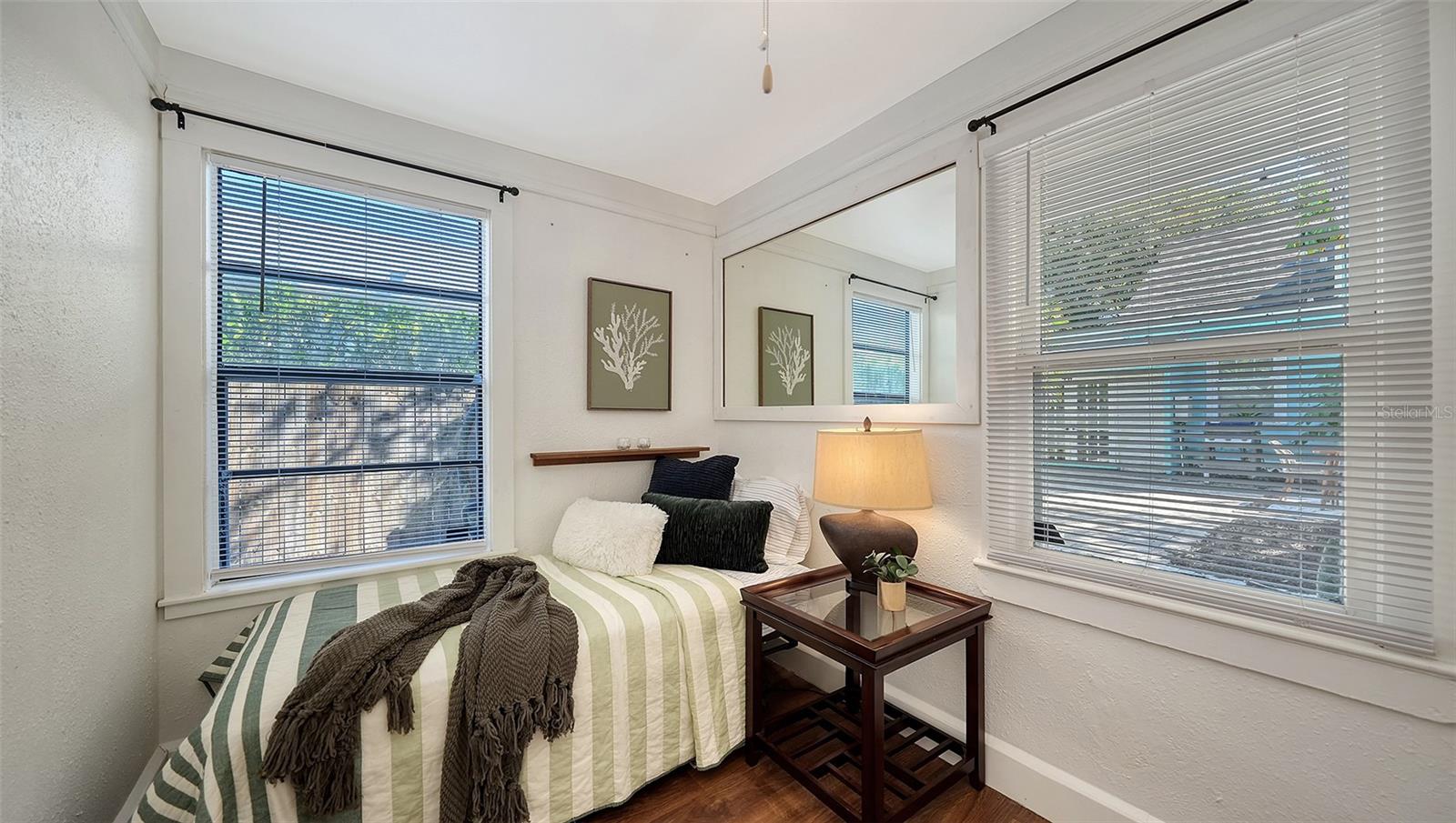 Image 12 of 48 For 521 & 523 Ohio Place