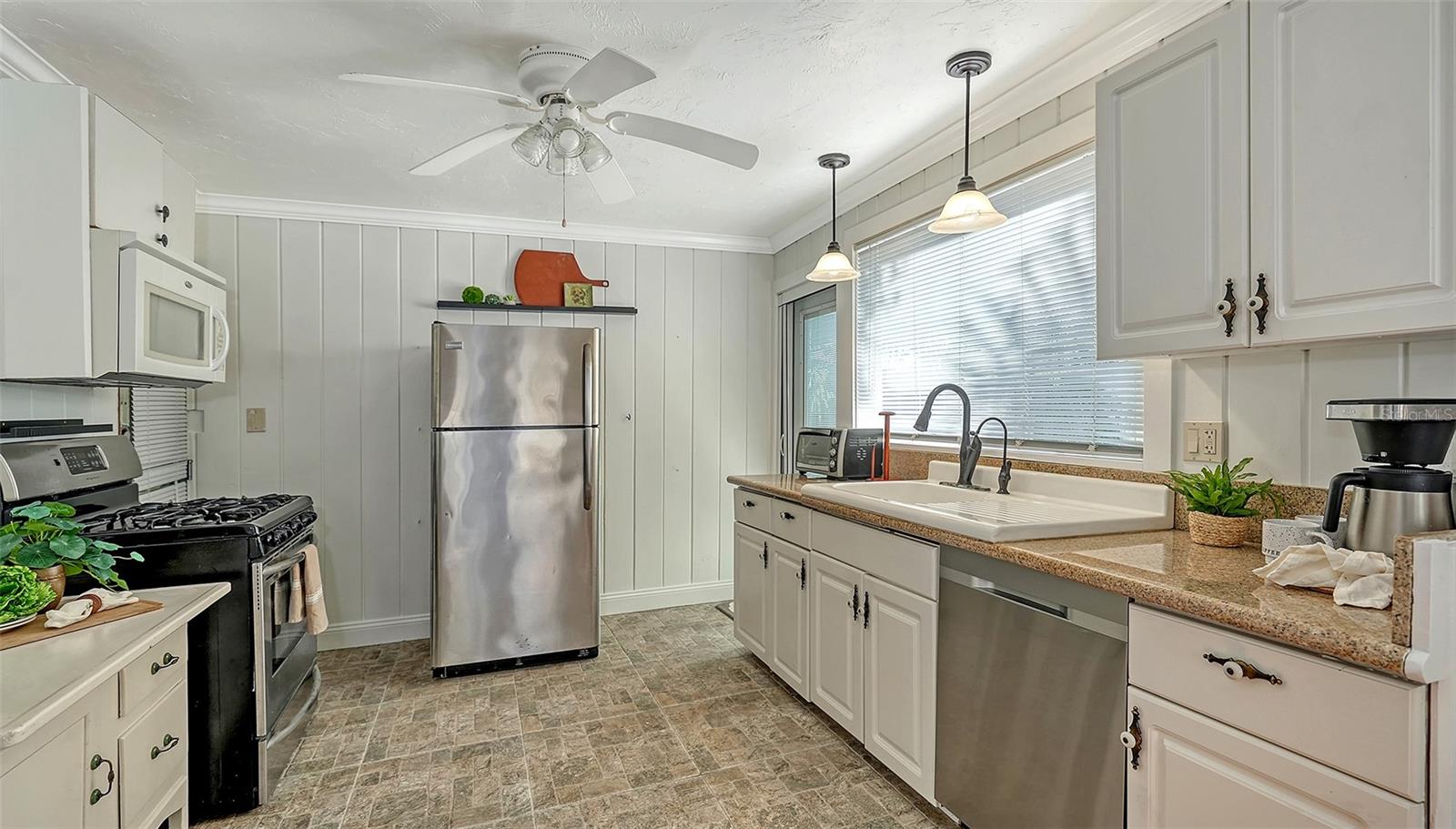 Image 24 of 48 For 521 & 523 Ohio Place