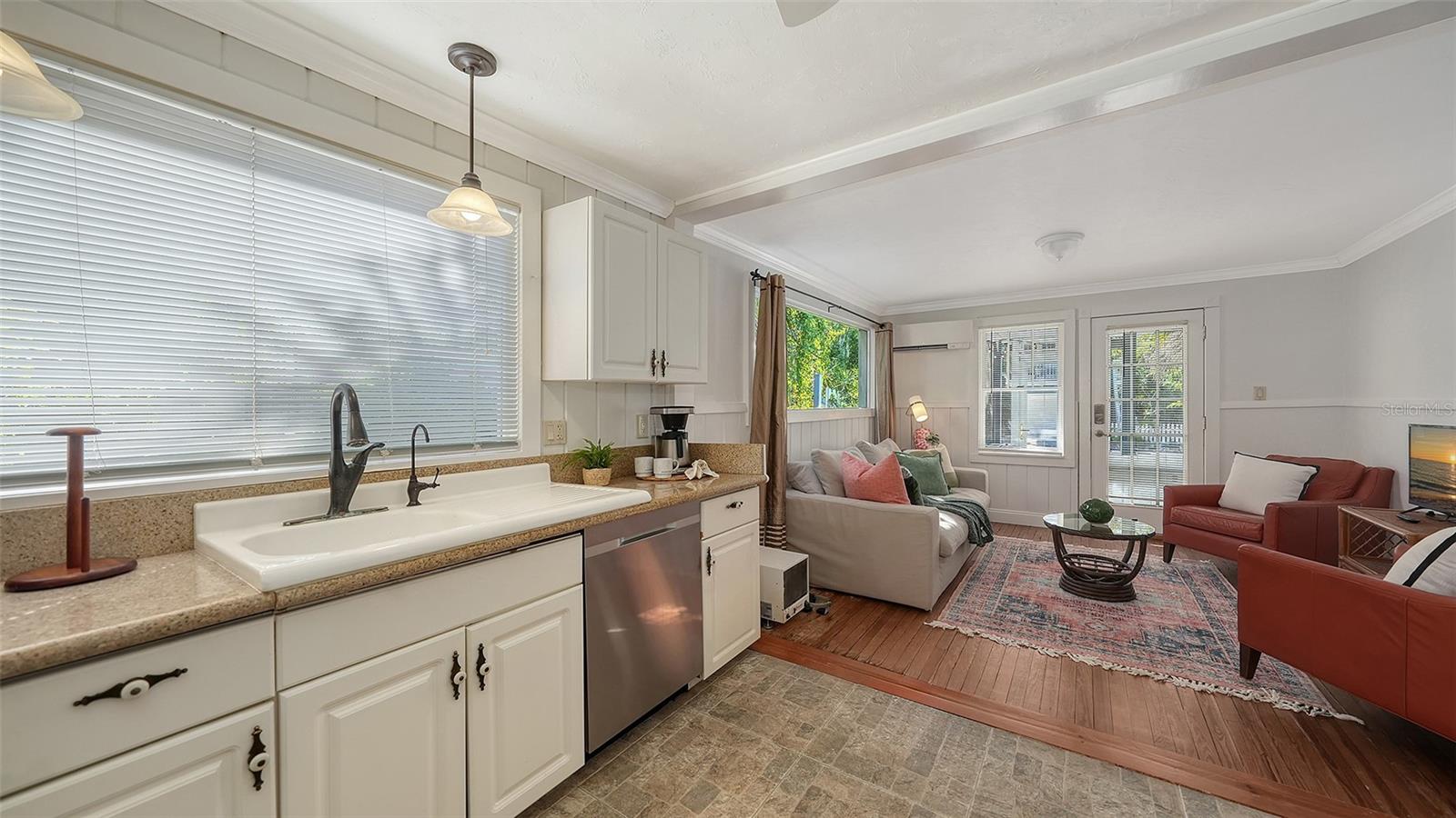 Image 25 of 48 For 521 & 523 Ohio Place