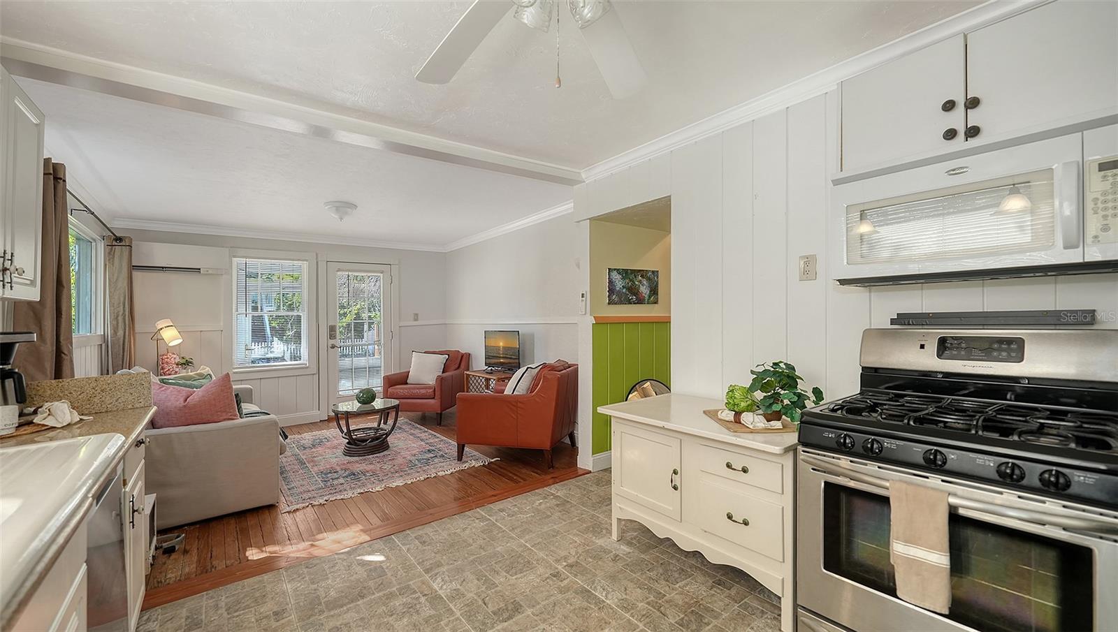 Image 27 of 48 For 521 & 523 Ohio Place