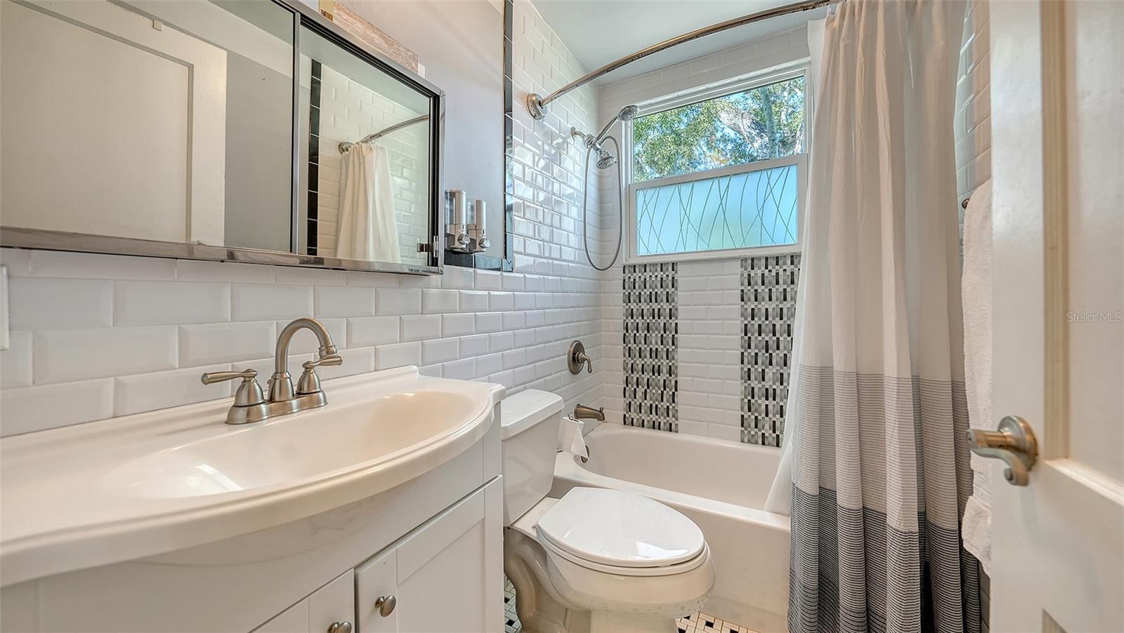 Image 30 of 48 For 521 & 523 Ohio Place