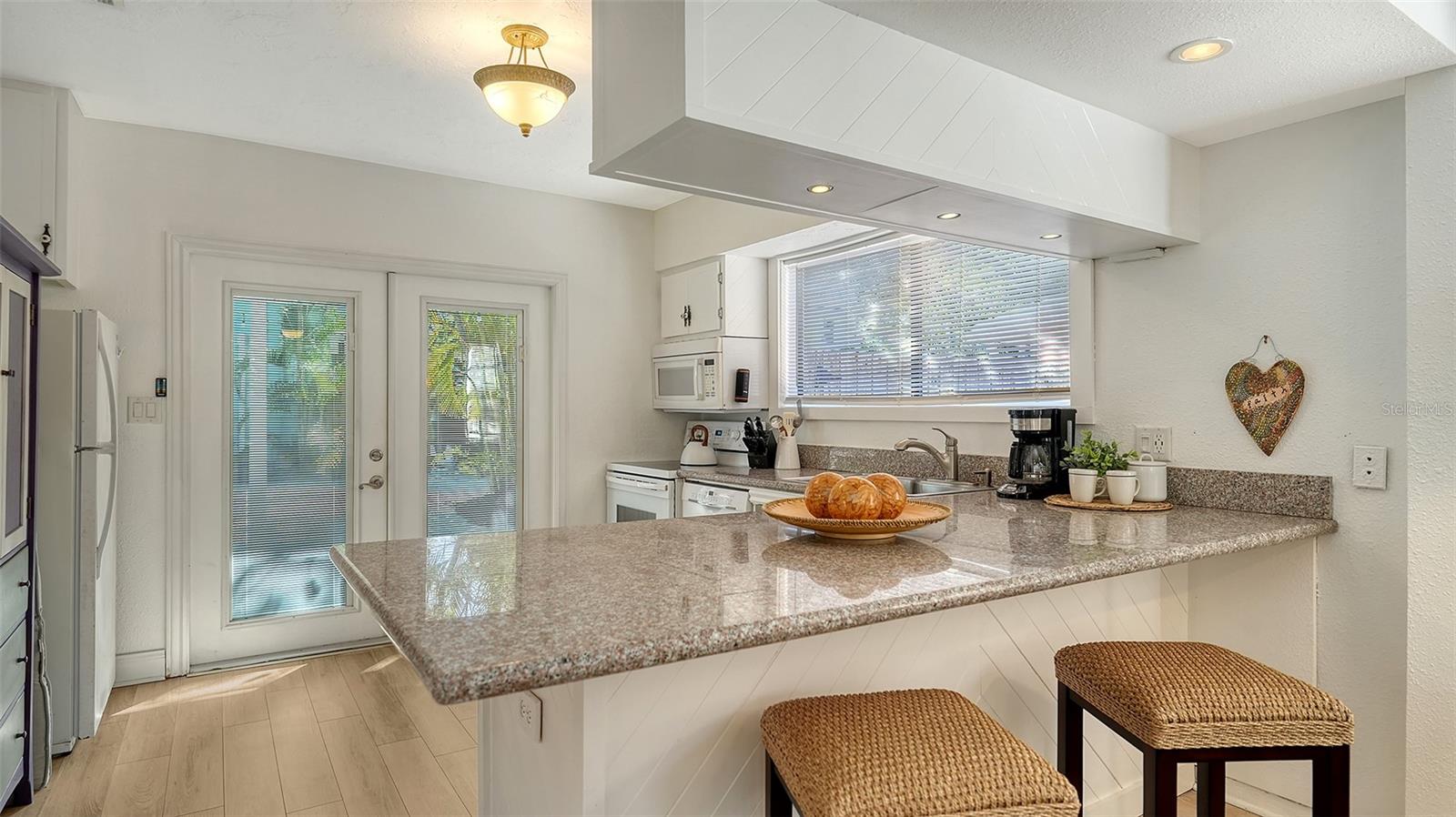 Image 7 of 48 For 521 & 523 Ohio Place