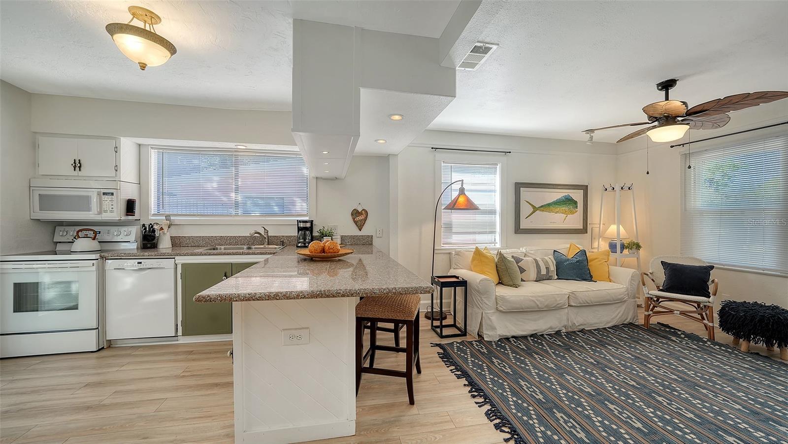 Image 8 of 48 For 521 & 523 Ohio Place