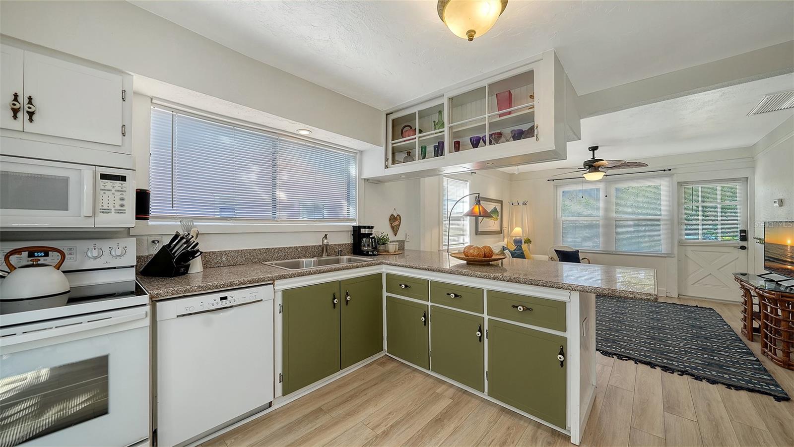 Image 9 of 48 For 521 & 523 Ohio Place