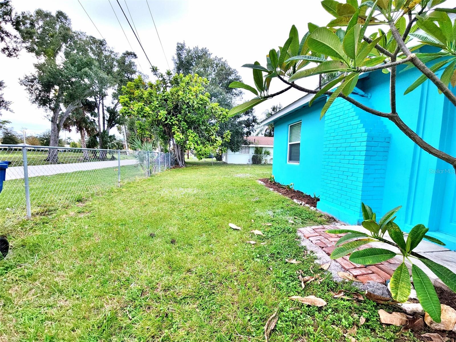 Image 30 of 34 For 322 34th Street W