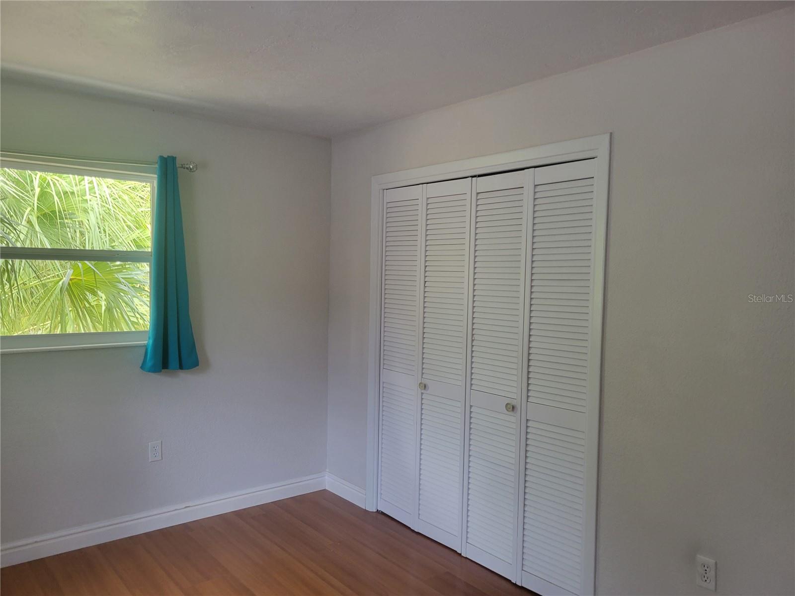 Image 7 of 13 For 362 Mcarthur Avenue