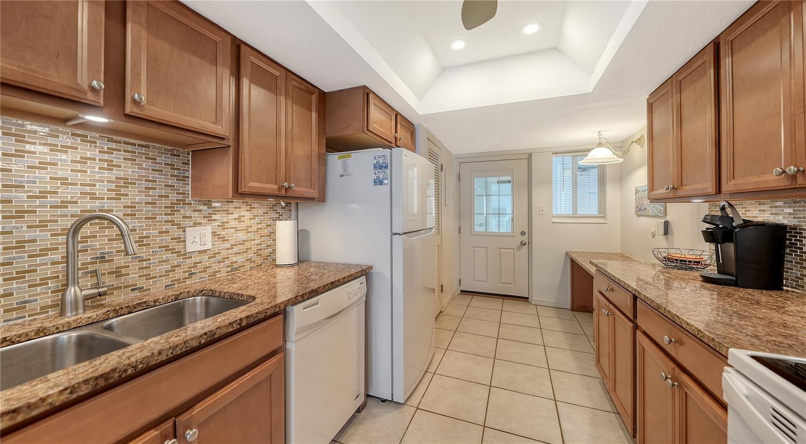 Image 20 of 53 For 6144 Midnight Pass Road 2n