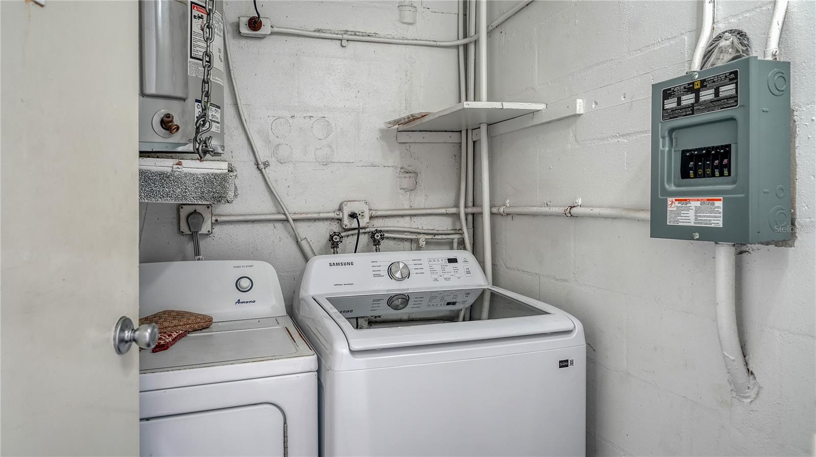 Image 38 of 53 For 6144 Midnight Pass Road 2n