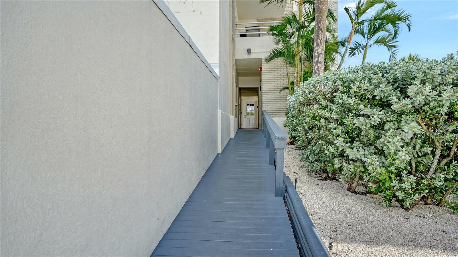 Image 39 of 53 For 6144 Midnight Pass Road 2n