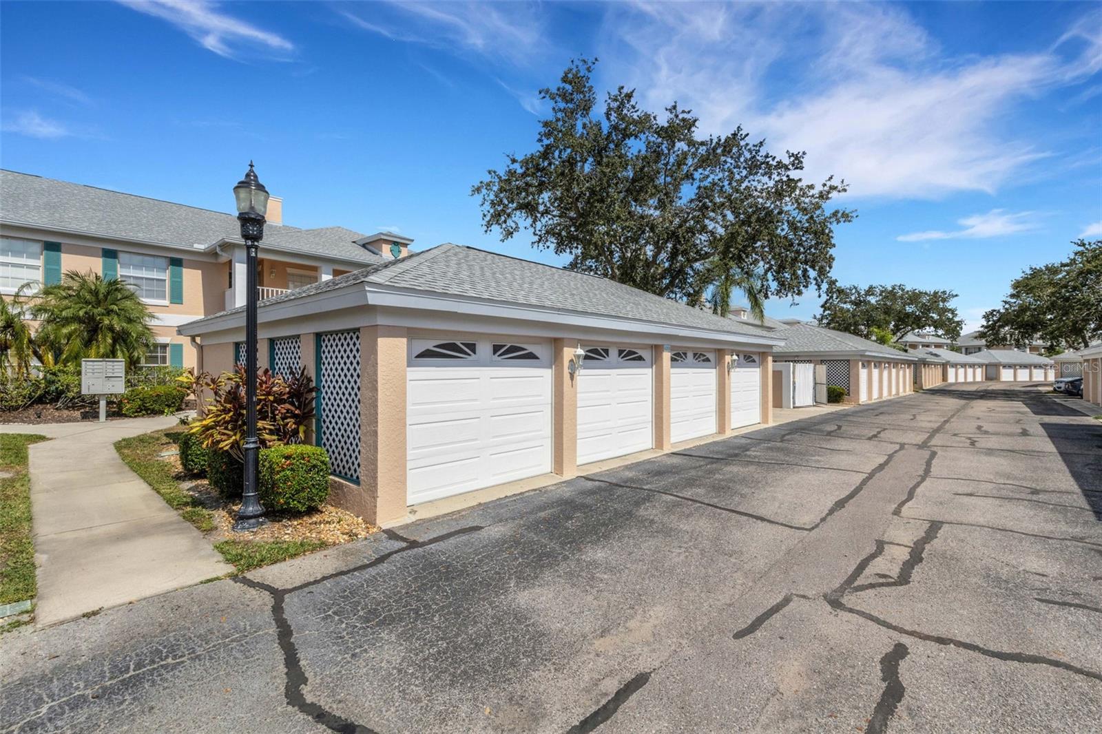 Image 41 of 54 For 4206 Caddie Drive E 103