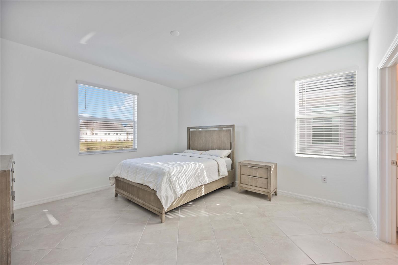 Image 16 of 20 For 11380 Burgundy Drive