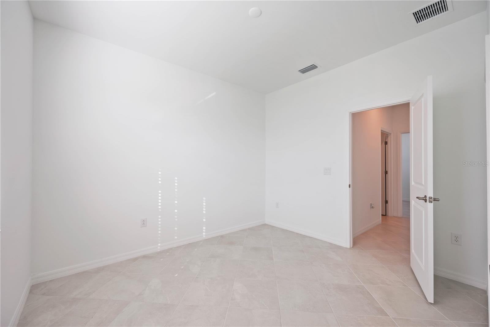 Image 18 of 20 For 11380 Burgundy Drive