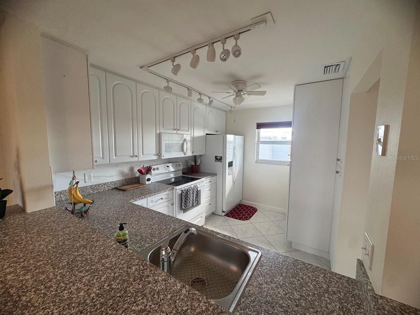 Image 2 of 22 For 3840 Ironwood Lane 506h