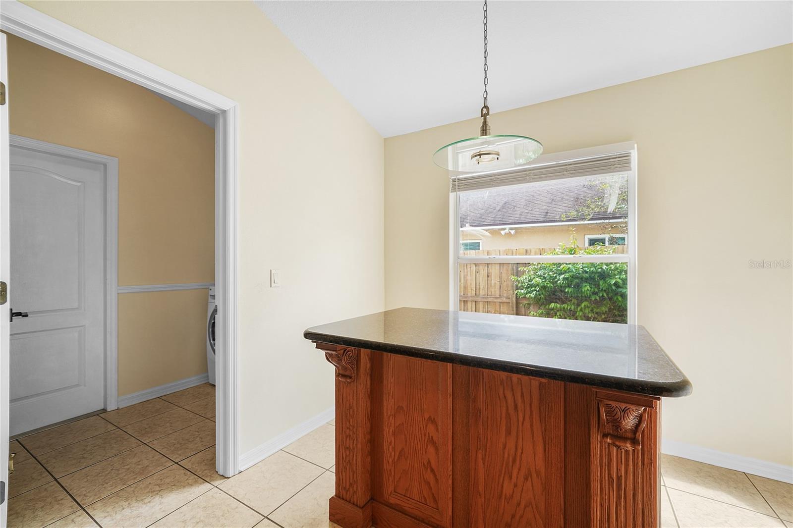 Listing photo id 8 for 1212 Lake Shore Ranch Drive