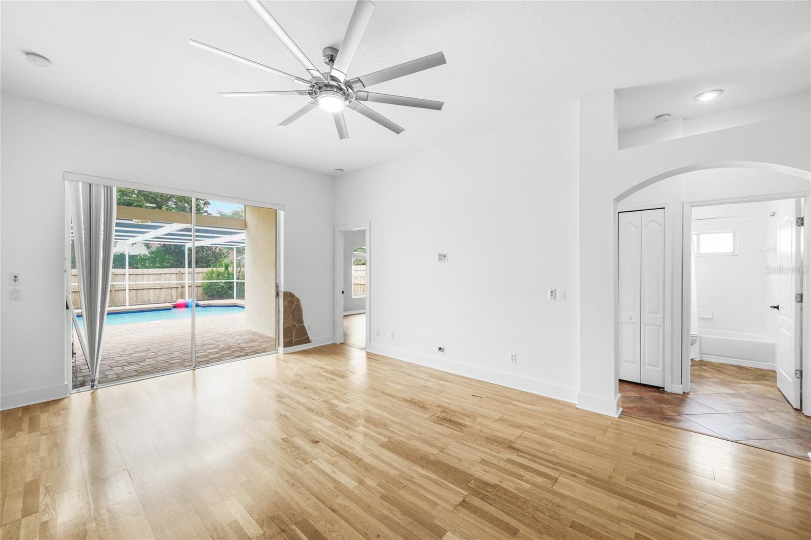Listing photo id 10 for 1212 Lake Shore Ranch Drive
