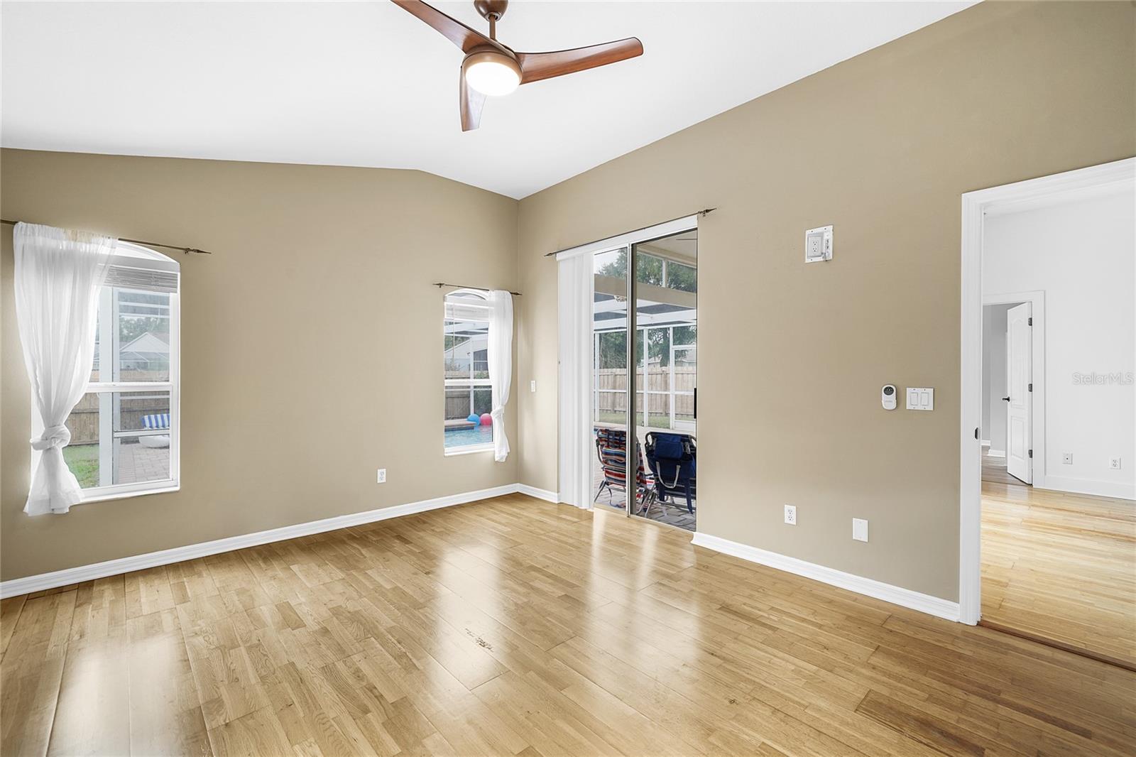 Listing photo id 13 for 1212 Lake Shore Ranch Drive