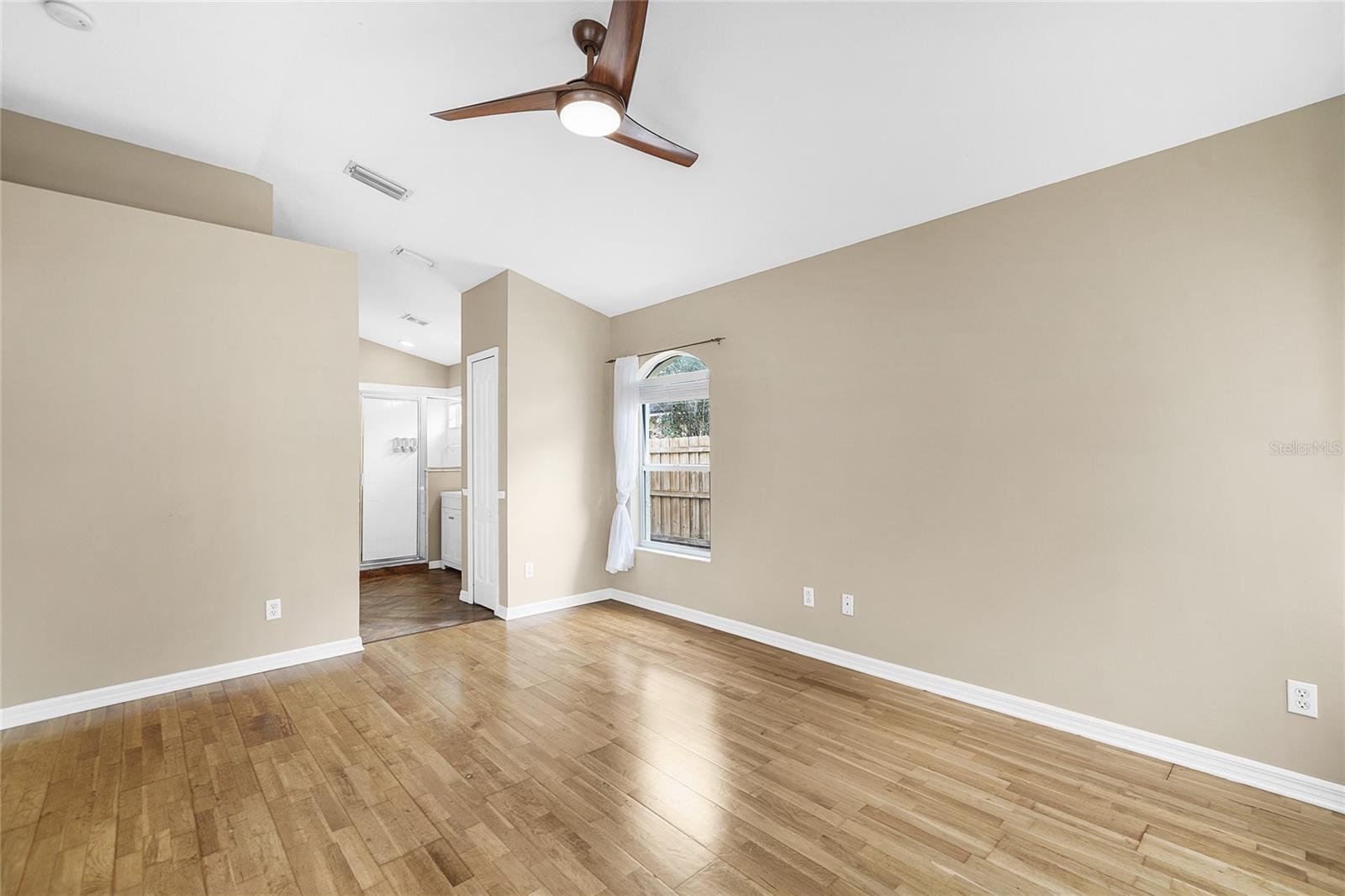 Listing photo id 14 for 1212 Lake Shore Ranch Drive