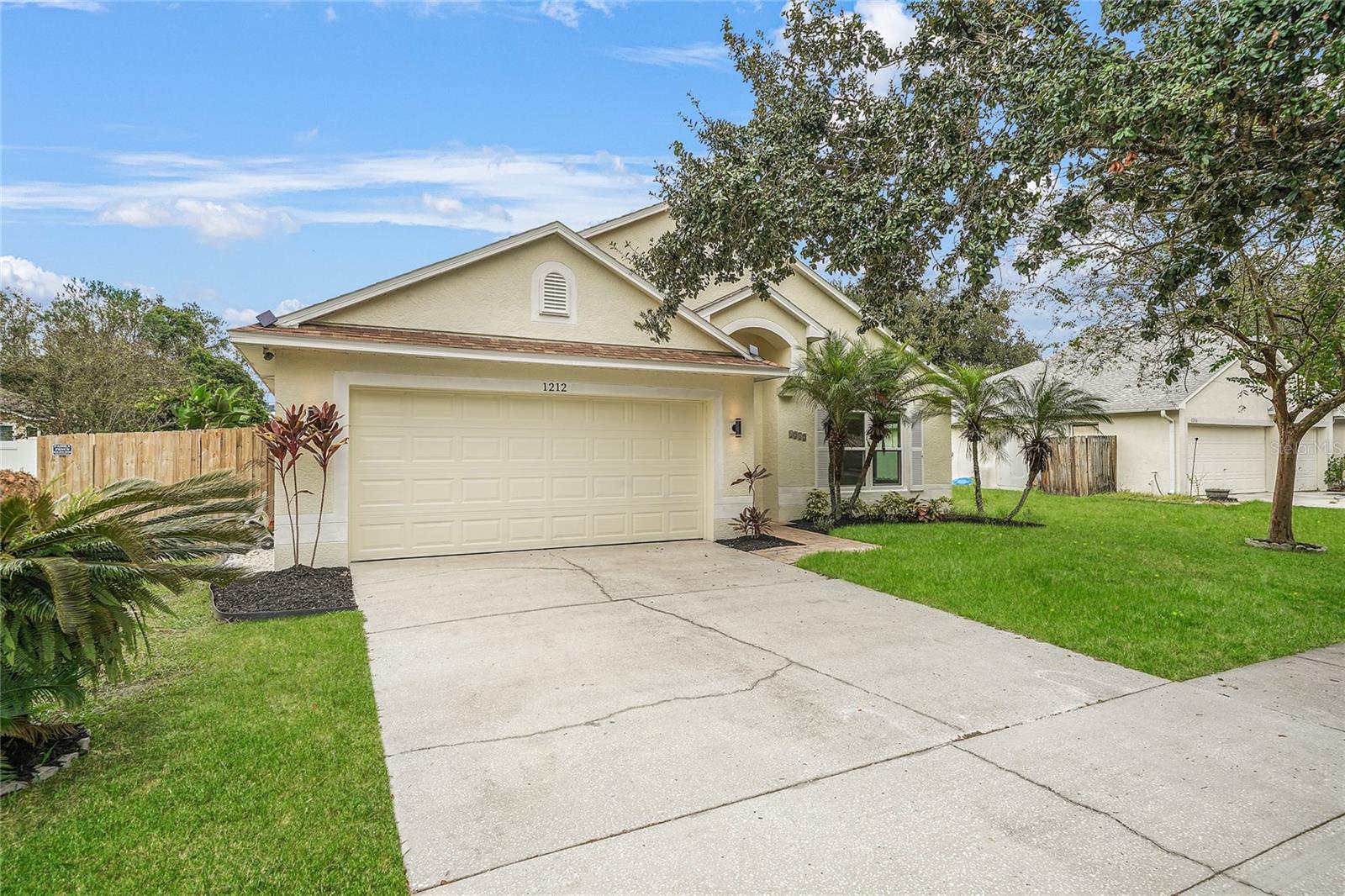 Listing photo id 1 for 1212 Lake Shore Ranch Drive