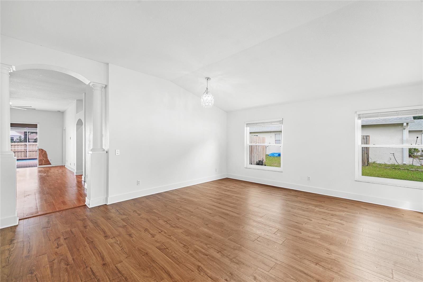 Listing photo id 3 for 1212 Lake Shore Ranch Drive