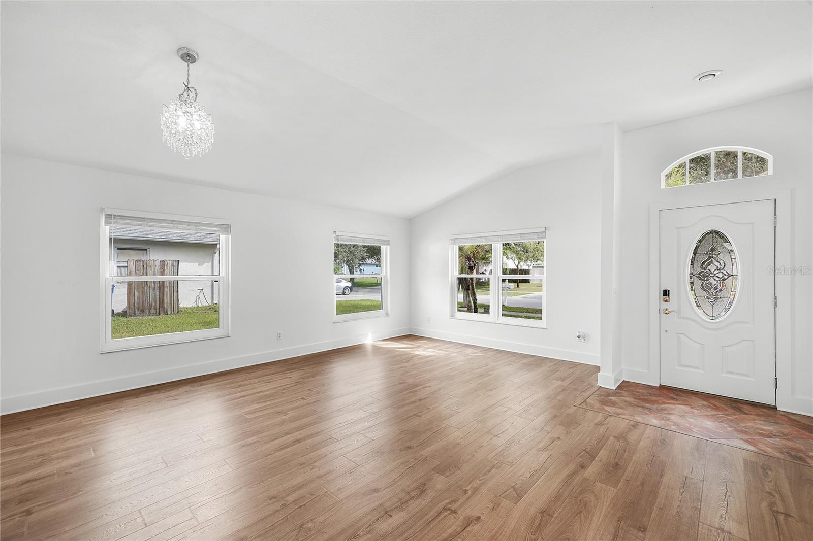Listing photo id 4 for 1212 Lake Shore Ranch Drive