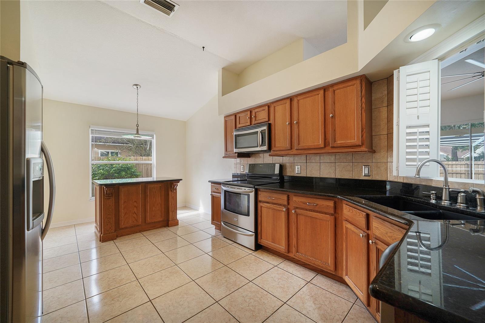Listing photo id 5 for 1212 Lake Shore Ranch Drive