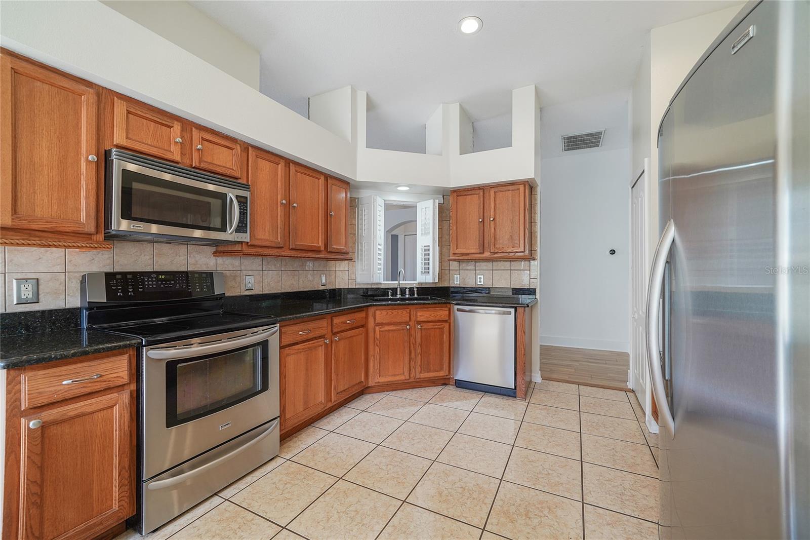 Listing photo id 6 for 1212 Lake Shore Ranch Drive