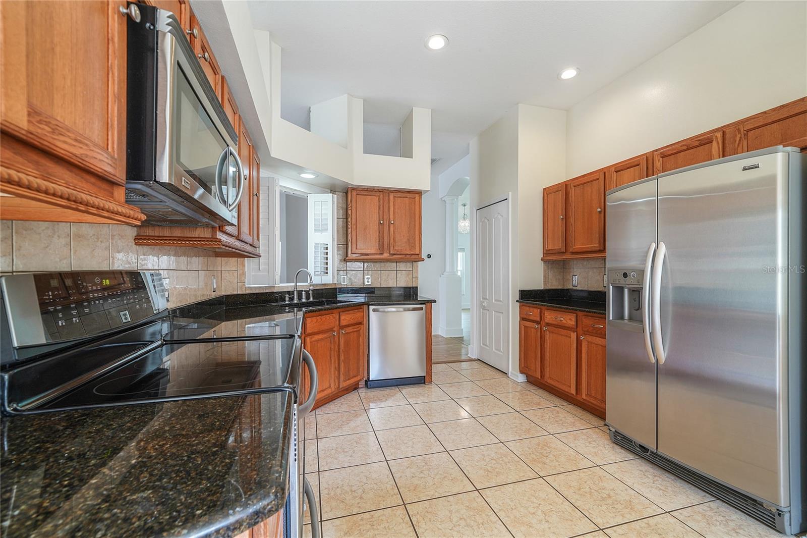 Listing photo id 7 for 1212 Lake Shore Ranch Drive