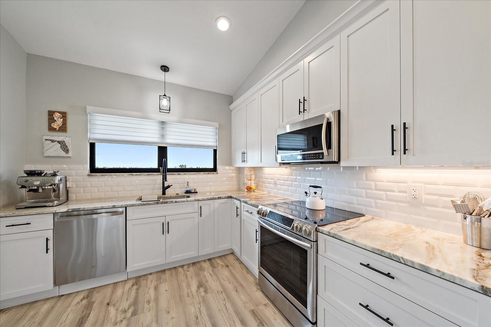 Image 14 of 52 For 5400 Eagles Point Circle 405