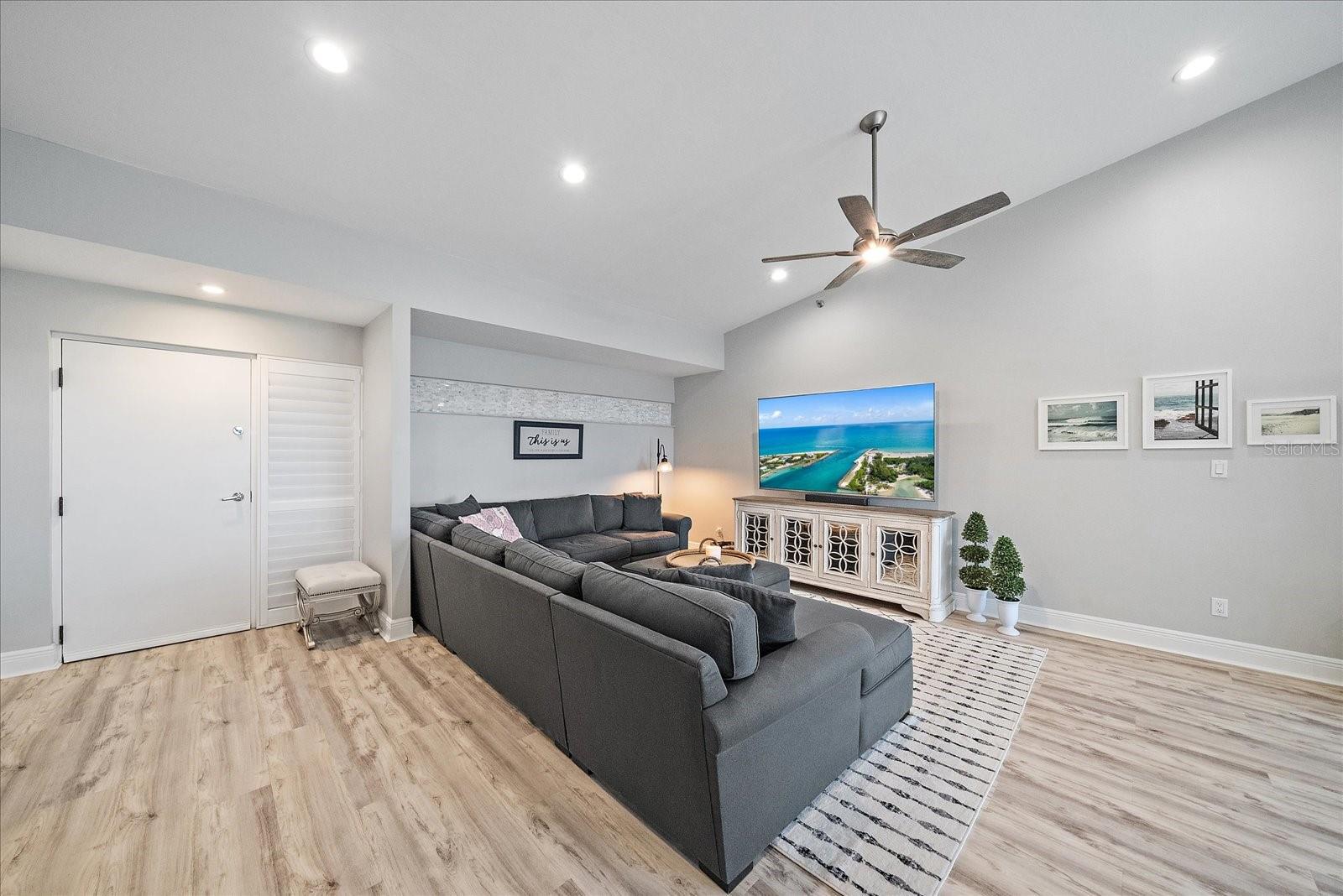 Image 6 of 52 For 5400 Eagles Point Circle 405