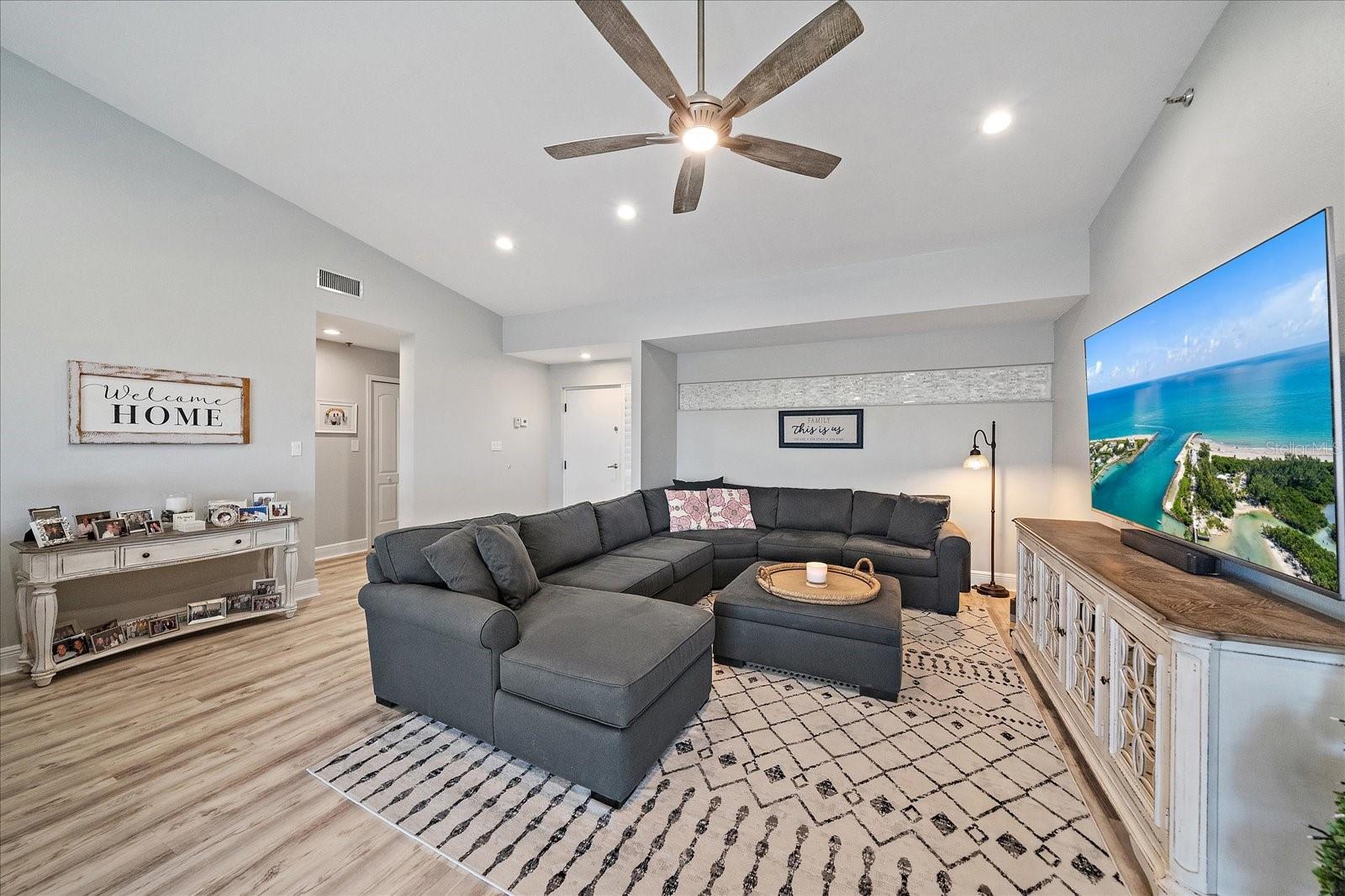 Image 8 of 52 For 5400 Eagles Point Circle 405