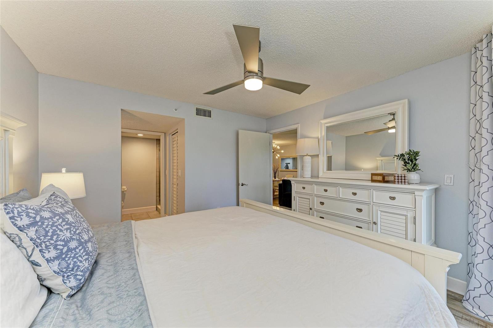 Image 19 of 50 For 9320 Clubside Circle 2104