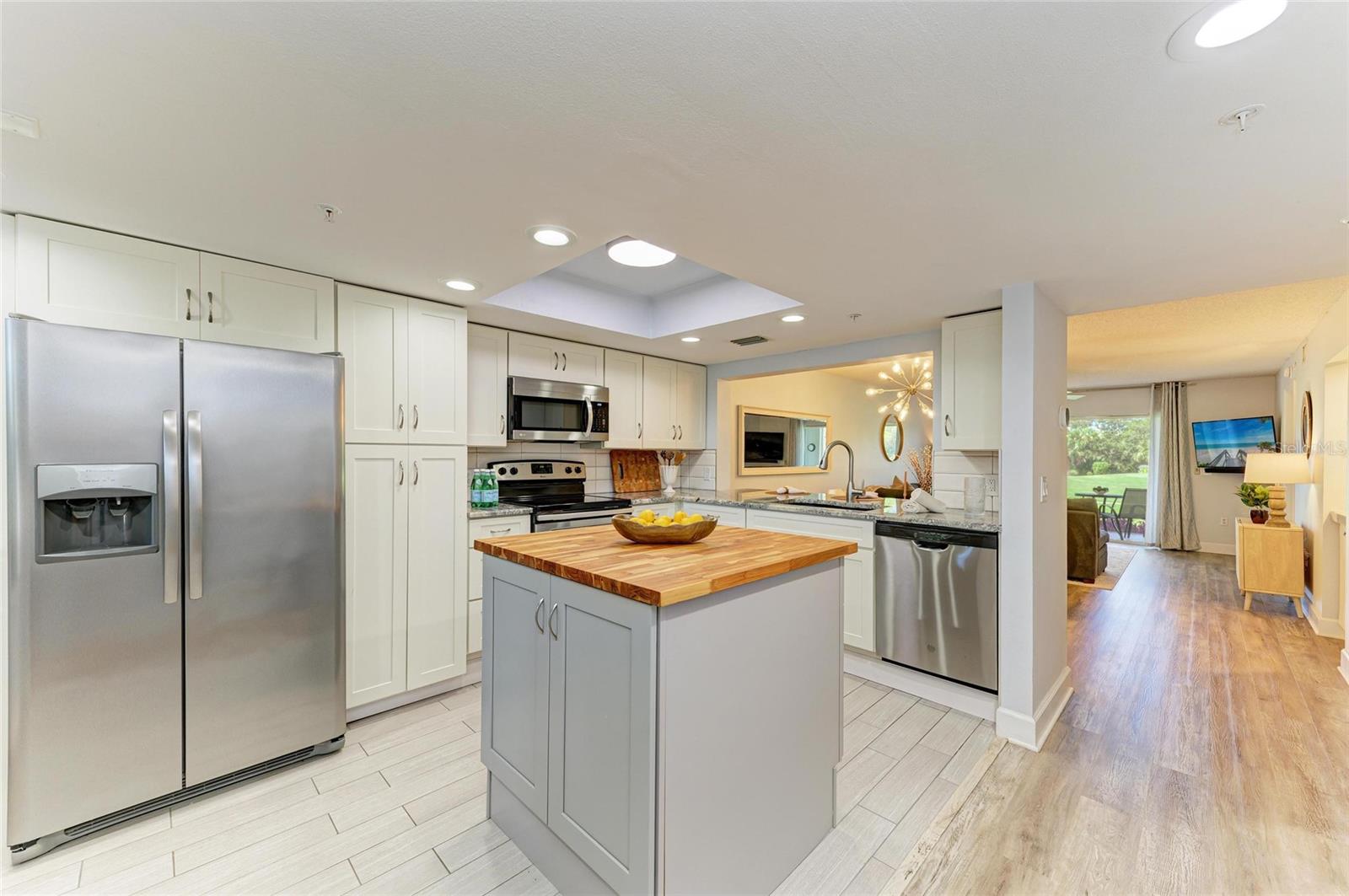 Image 6 of 50 For 9320 Clubside Circle 2104