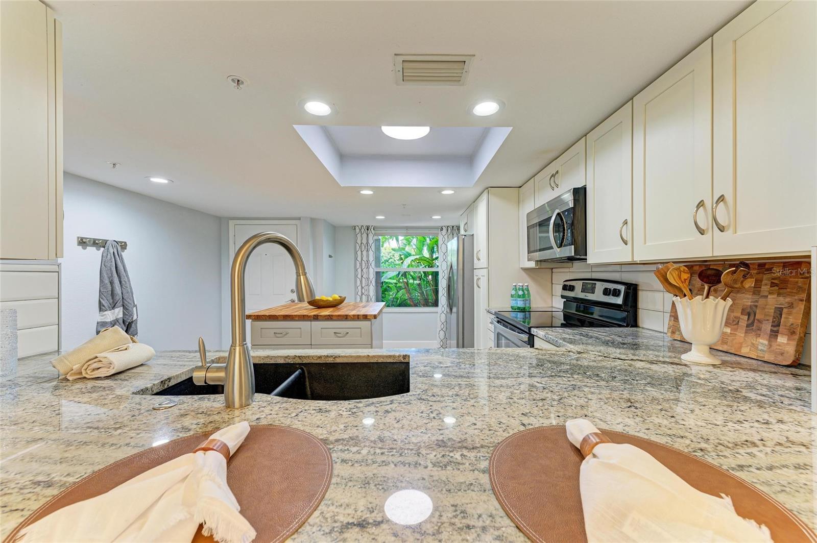 Image 9 of 50 For 9320 Clubside Circle 2104