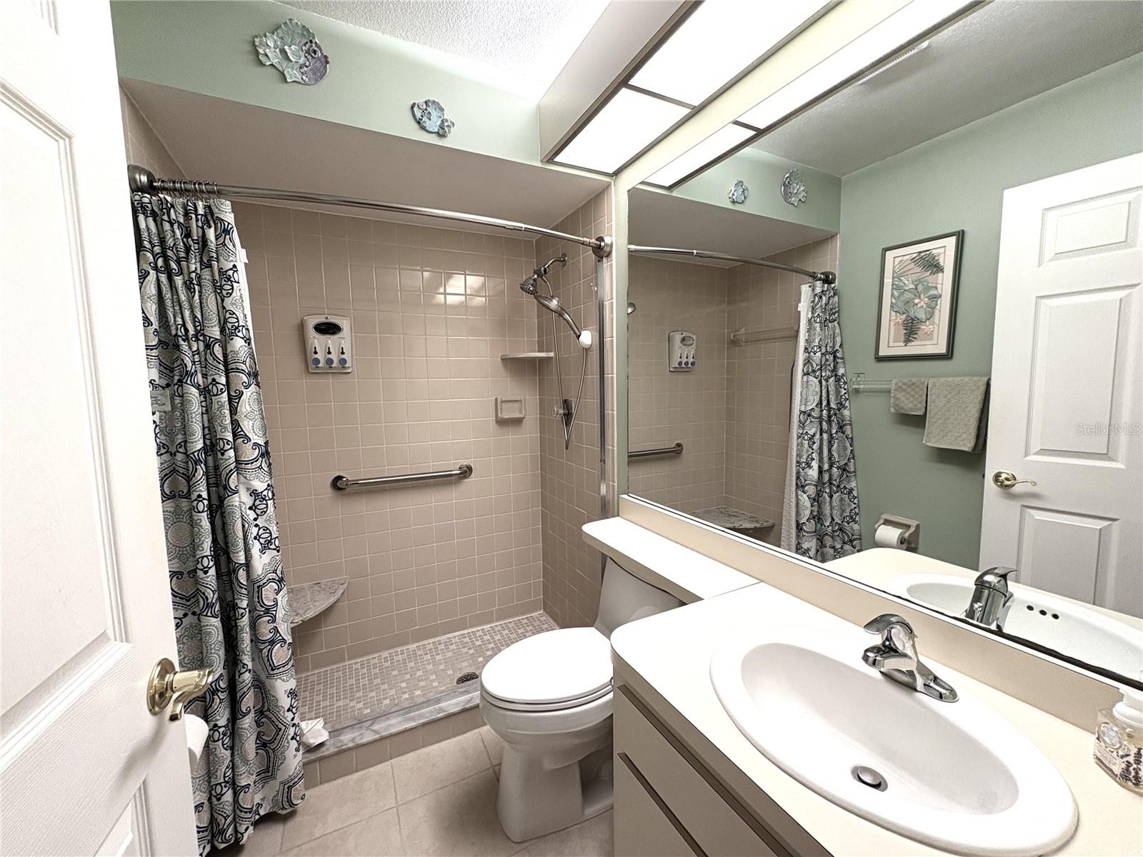 Image 11 of 22 For 4701 Village Gardens Drive 61