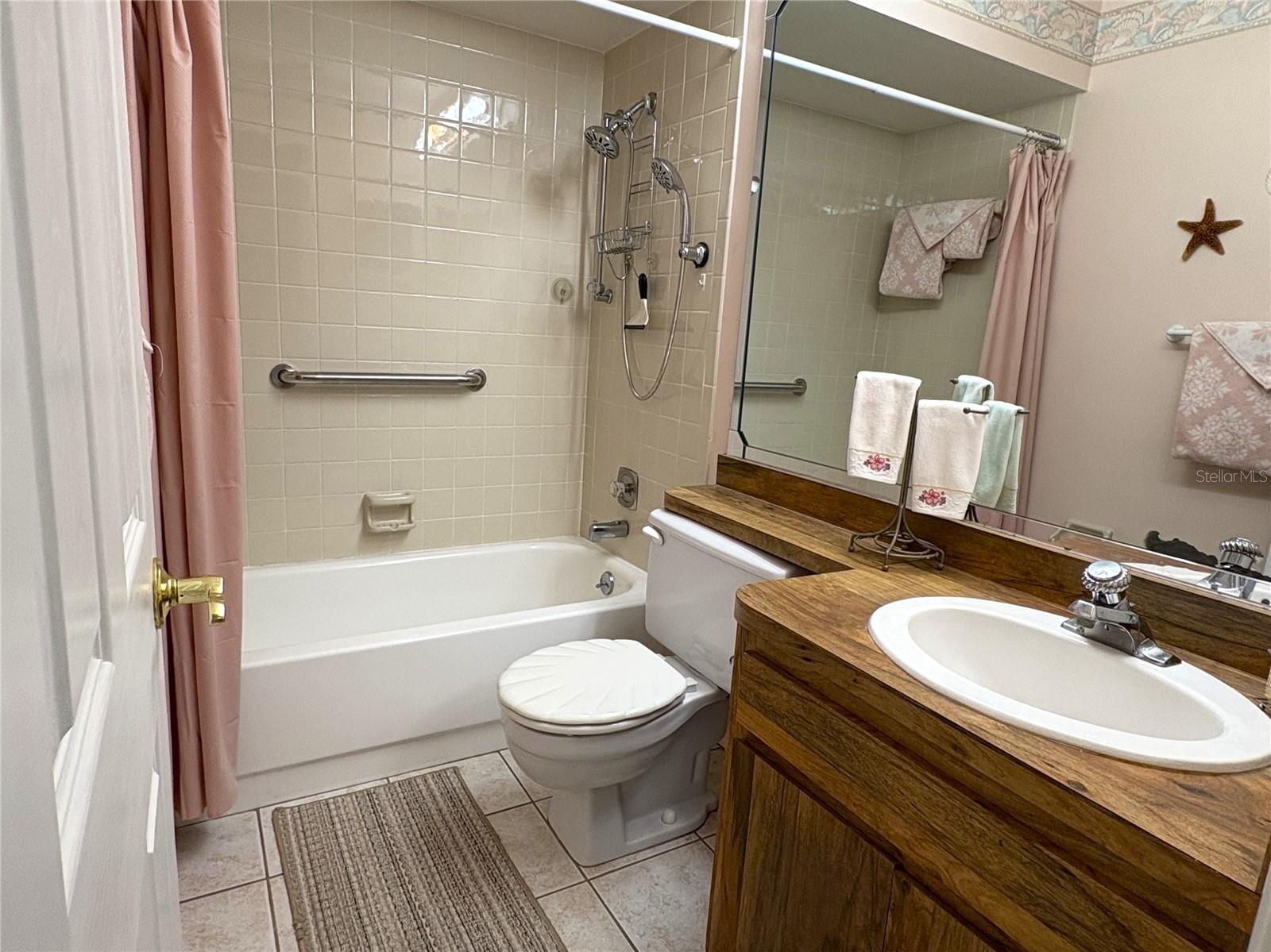 Image 15 of 22 For 4701 Village Gardens Drive 61
