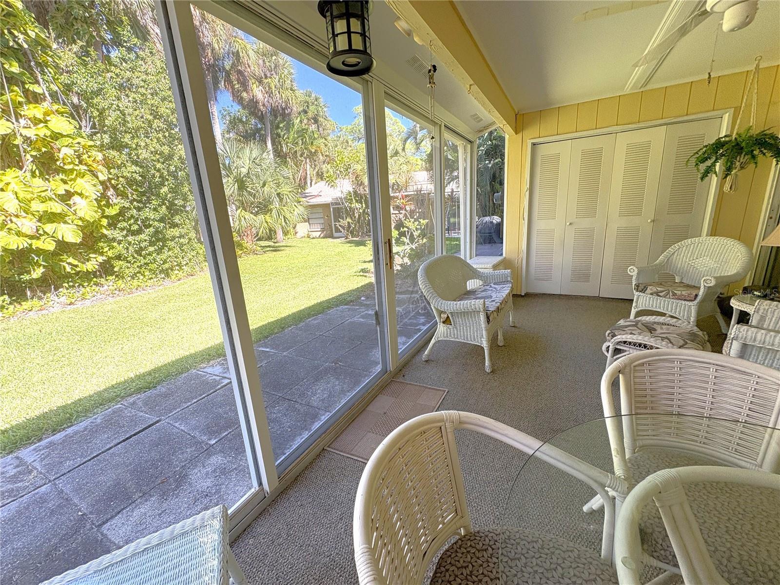 Image 18 of 22 For 4701 Village Gardens Drive 61