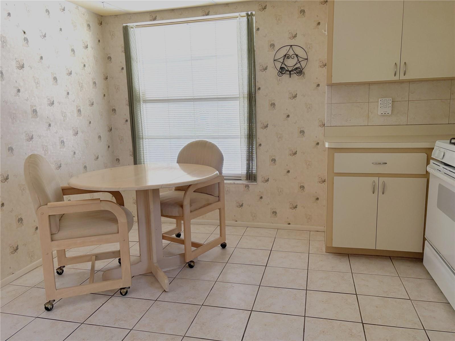 Image 3 of 22 For 4701 Village Gardens Drive 61