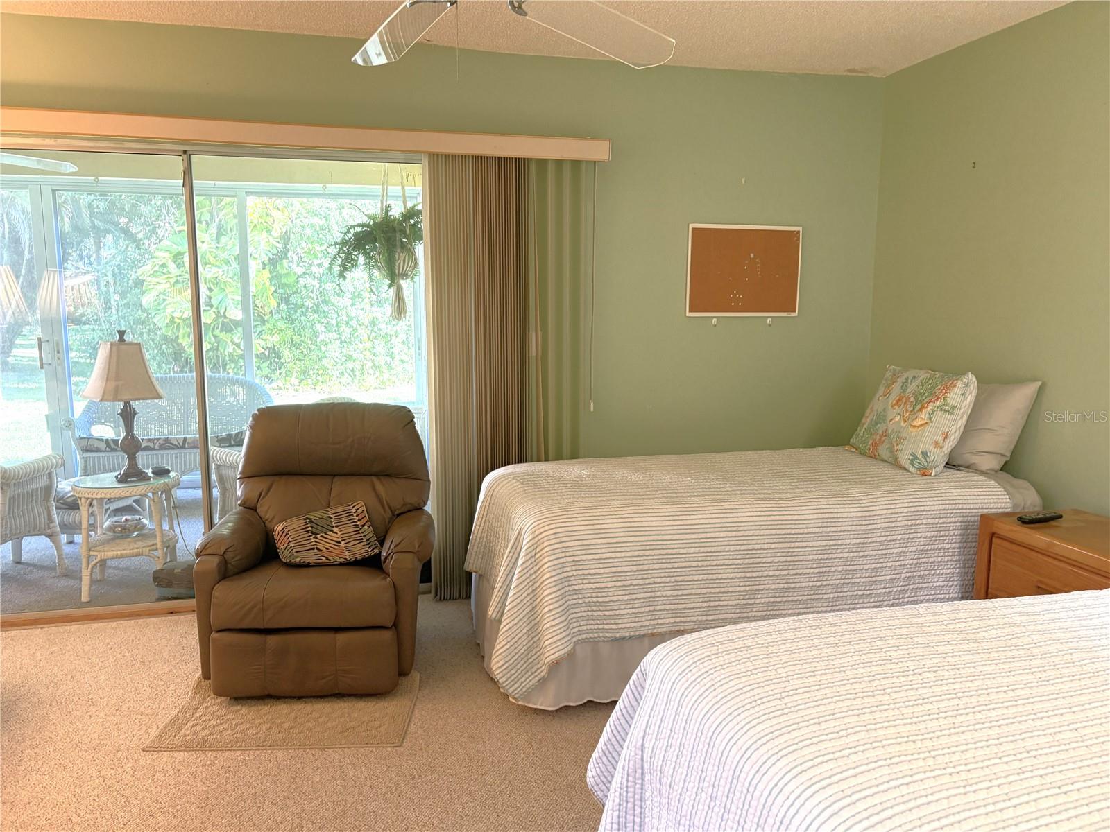 Image 8 of 22 For 4701 Village Gardens Drive 61