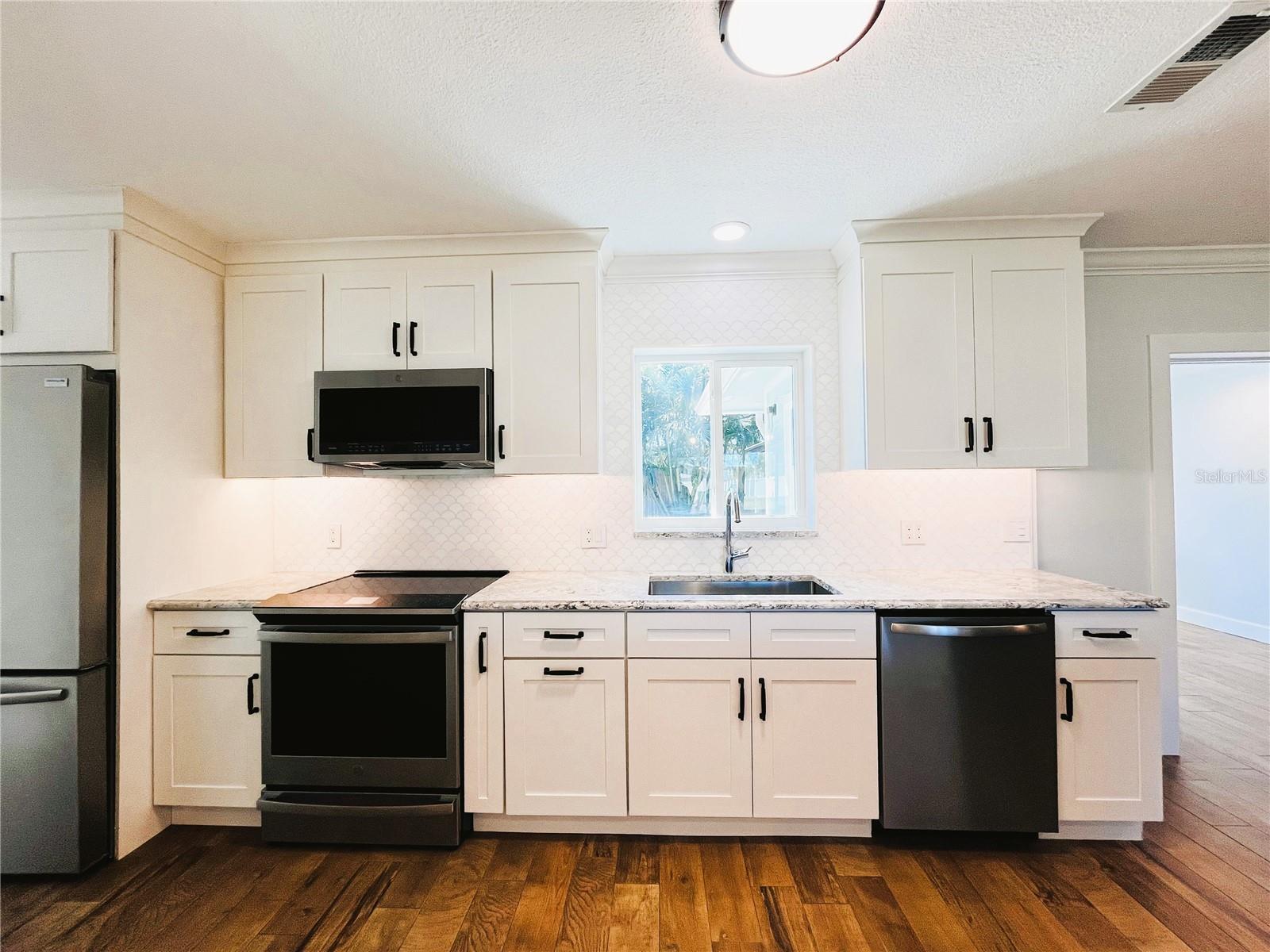 Image 11 of 33 For 2905 21st Avenue W