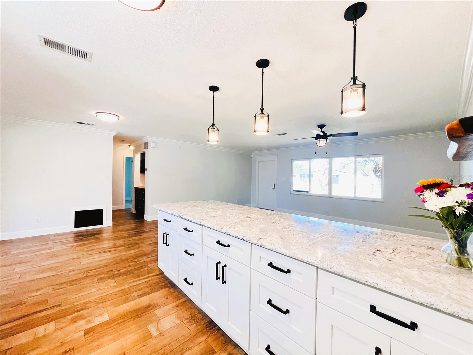 Image 4 of 33 For 2905 21st Avenue W