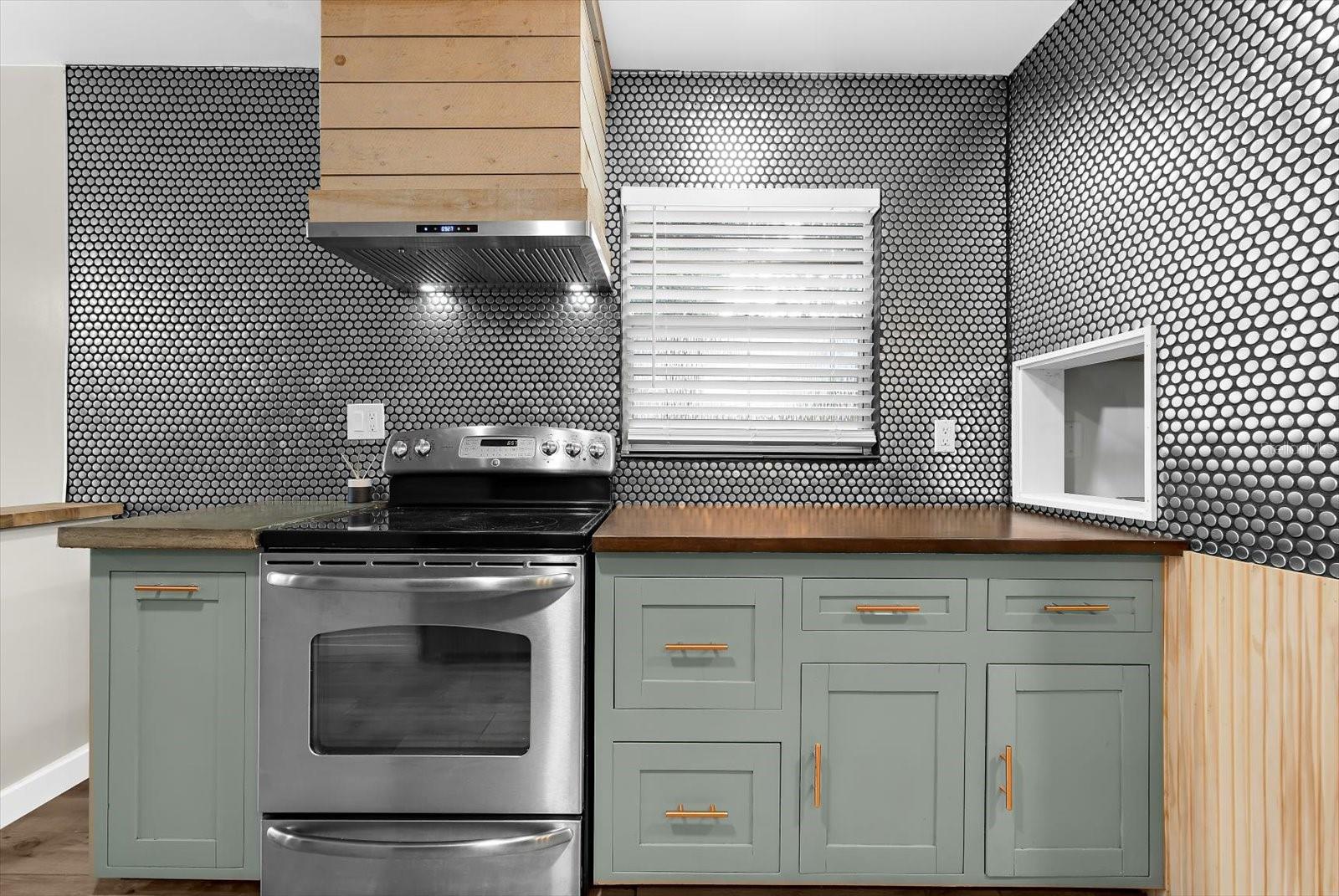 Image 10 of 58 For 904 66th Avenue W