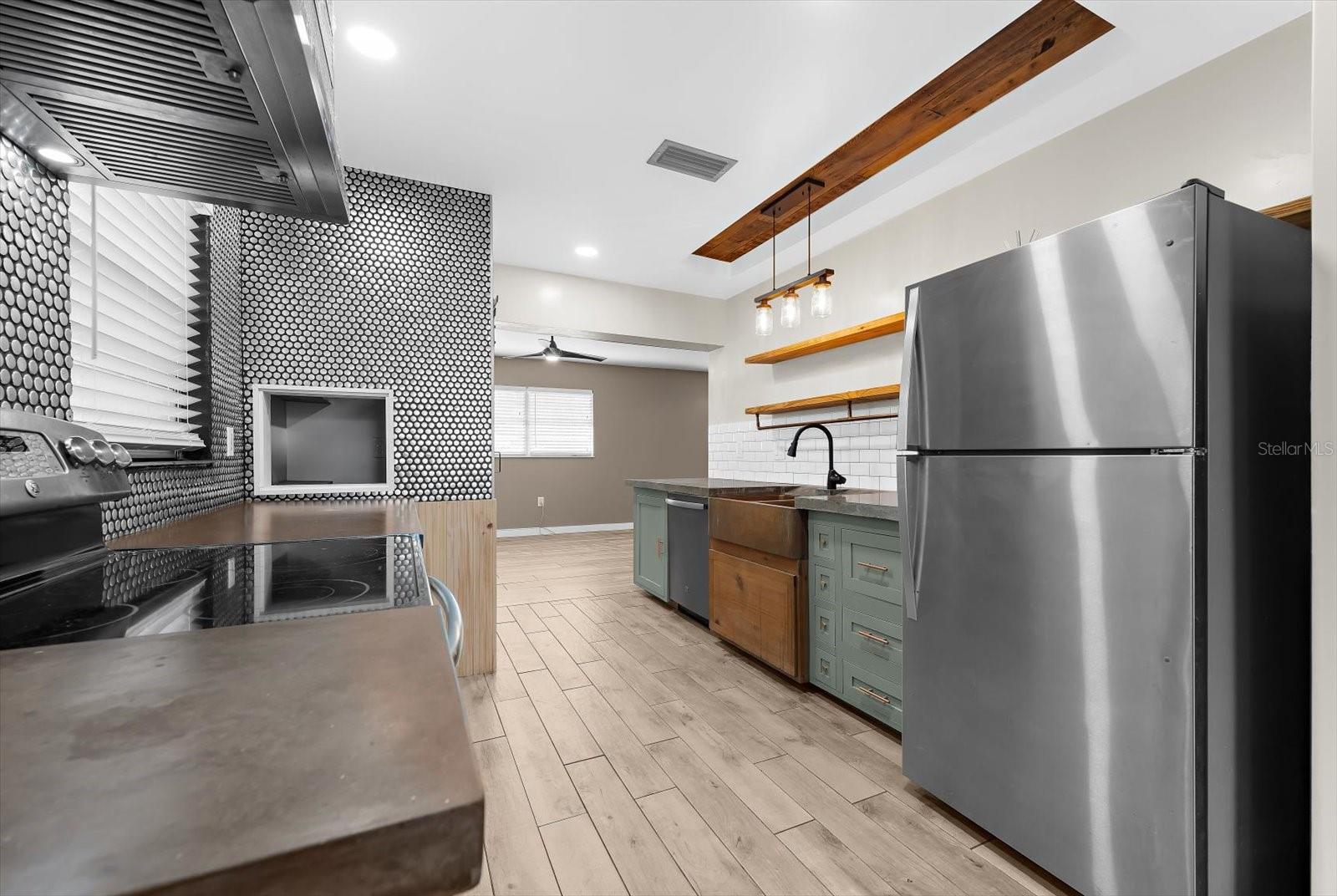 Image 12 of 58 For 904 66th Avenue W