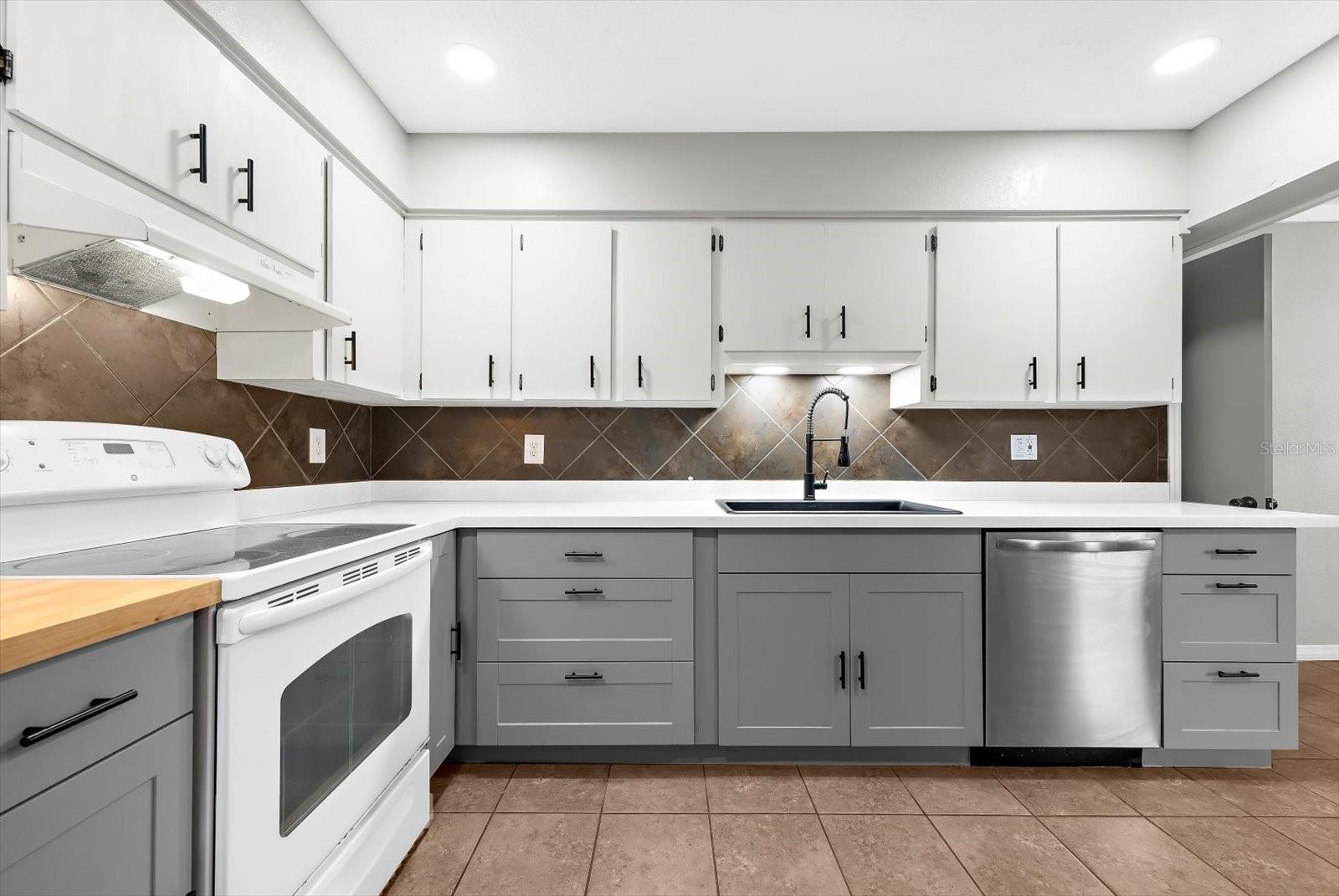 Image 33 of 58 For 904 66th Avenue W