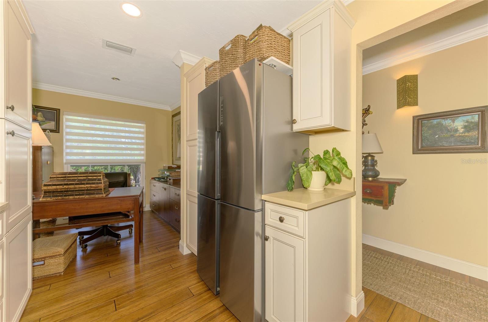 Image 26 of 53 For 4489 Longmeadow  74