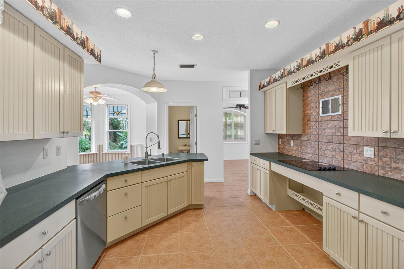 Image 10 of 38 For 625 137th Street Ne