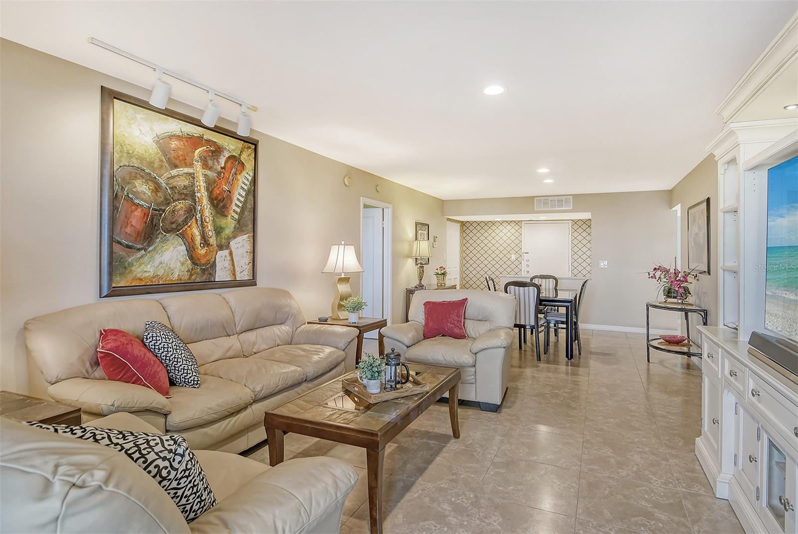 Image 10 of 88 For 1125 Peppertree Drive 706