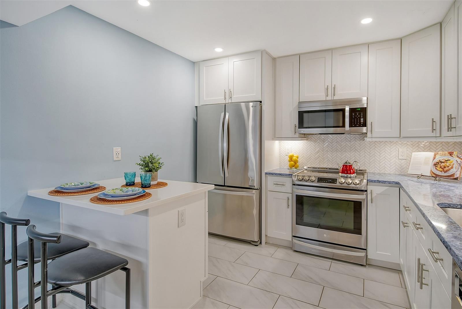 Image 14 of 88 For 1125 Peppertree Drive 706