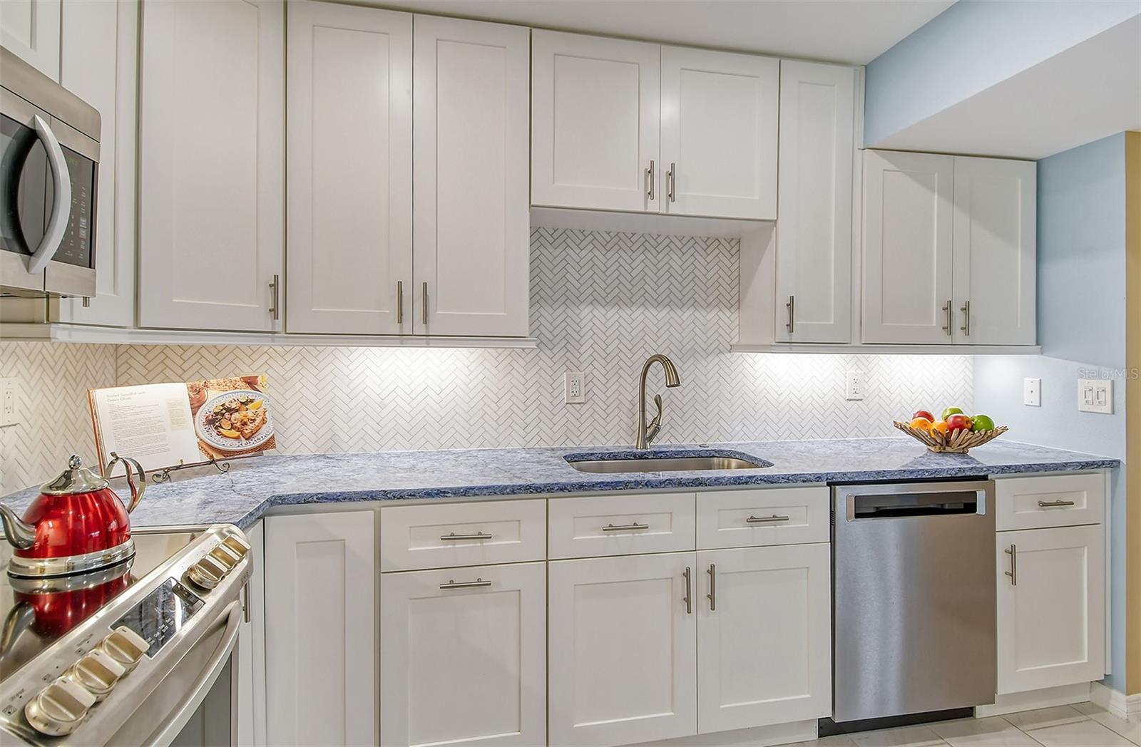 Image 16 of 88 For 1125 Peppertree Drive 706