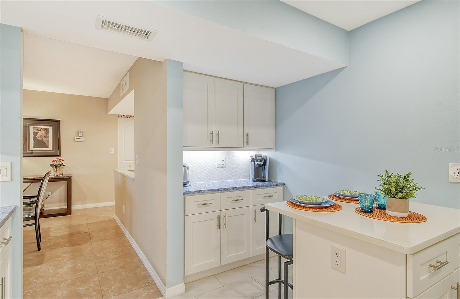 Image 17 of 88 For 1125 Peppertree Drive 706
